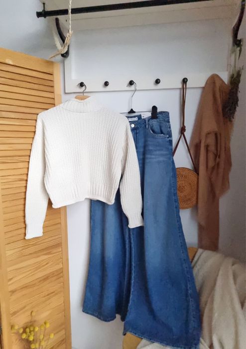 Светр молочний жіночий