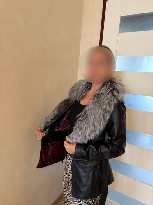 Damska kurtka skórzana z czarnoburką