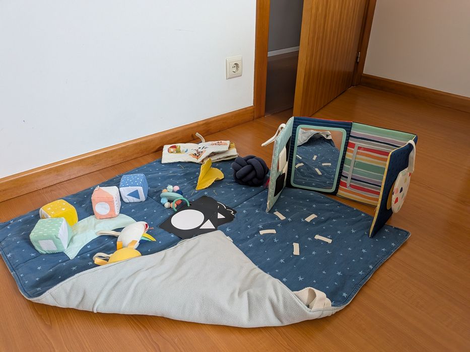 Tapete de atividades bebé mais brinquedos da KiwiCo Panda Create