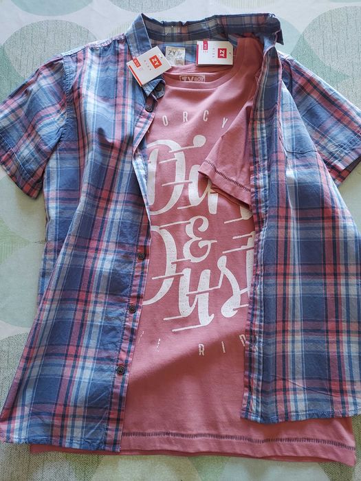 Conjunto T-Shirt + camisa e calça de sarja azul
