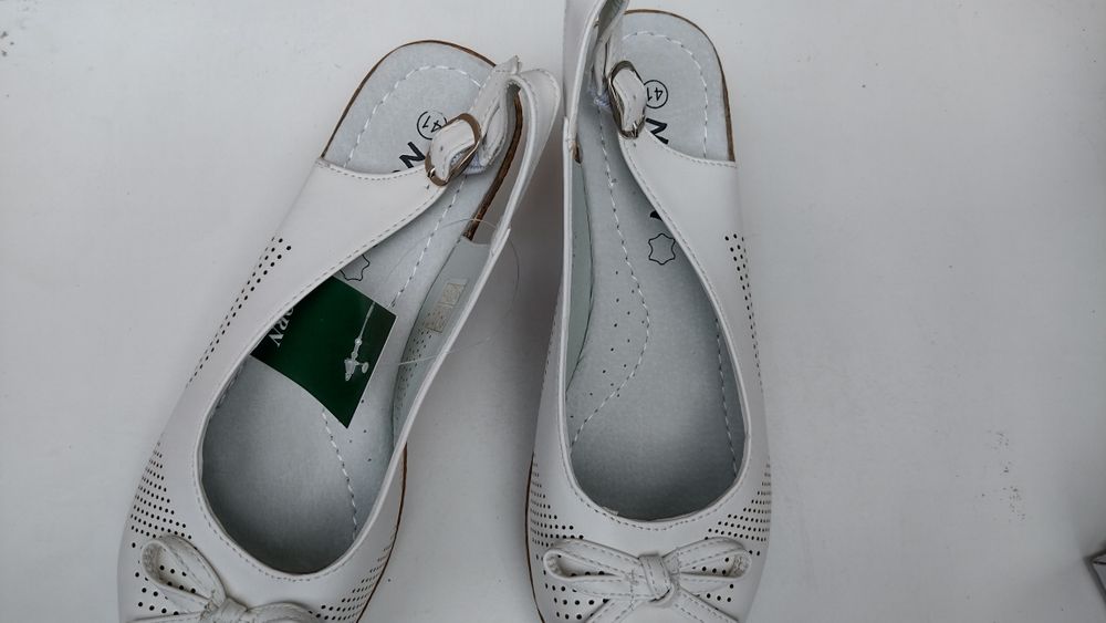 Buty na koturnie wyprzedaż