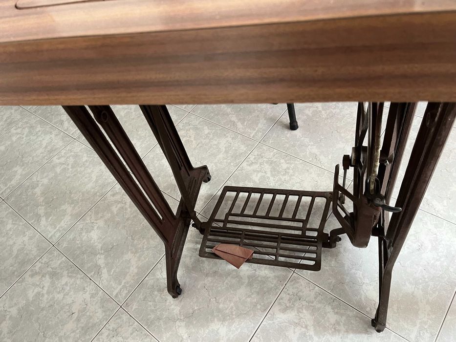 Máquina de costura Singer- antiga