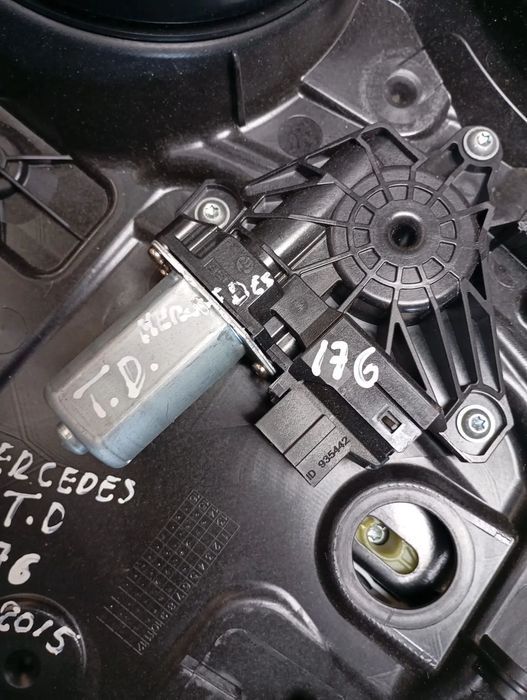 MERCEDES A W176 ELEVADOR TRAS DIRETO - E094