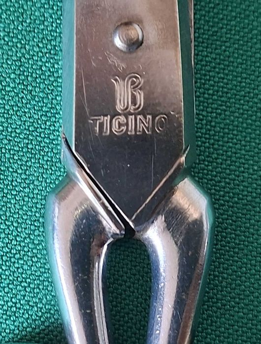 Tesoura Bedima Ticino, com pontas curvas, em aço inox, vintage