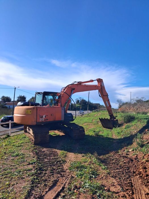 Vendo Giratória Hitachi ZN 130 LCN 3, de 2009