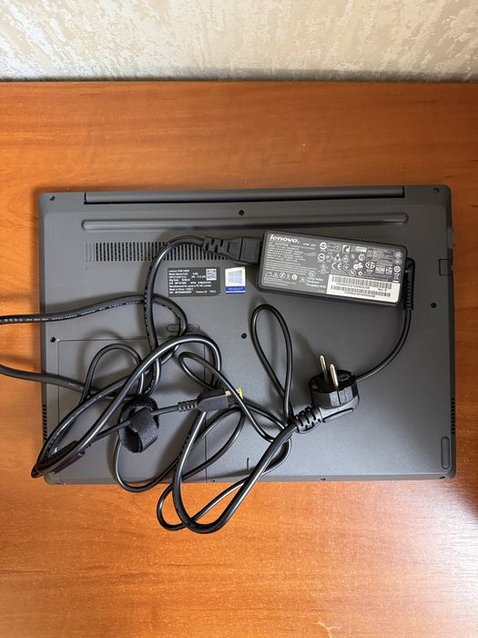 Ноутбук Lenovo V330-14IKB (4GB/128GB SSD).