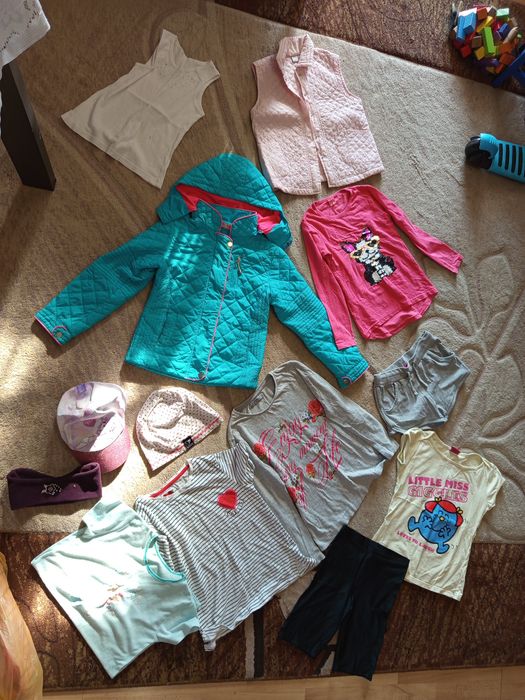 Ubrania 128 do 134 dziewczynki kompet 19zl do szkoły za 8 sztuk.