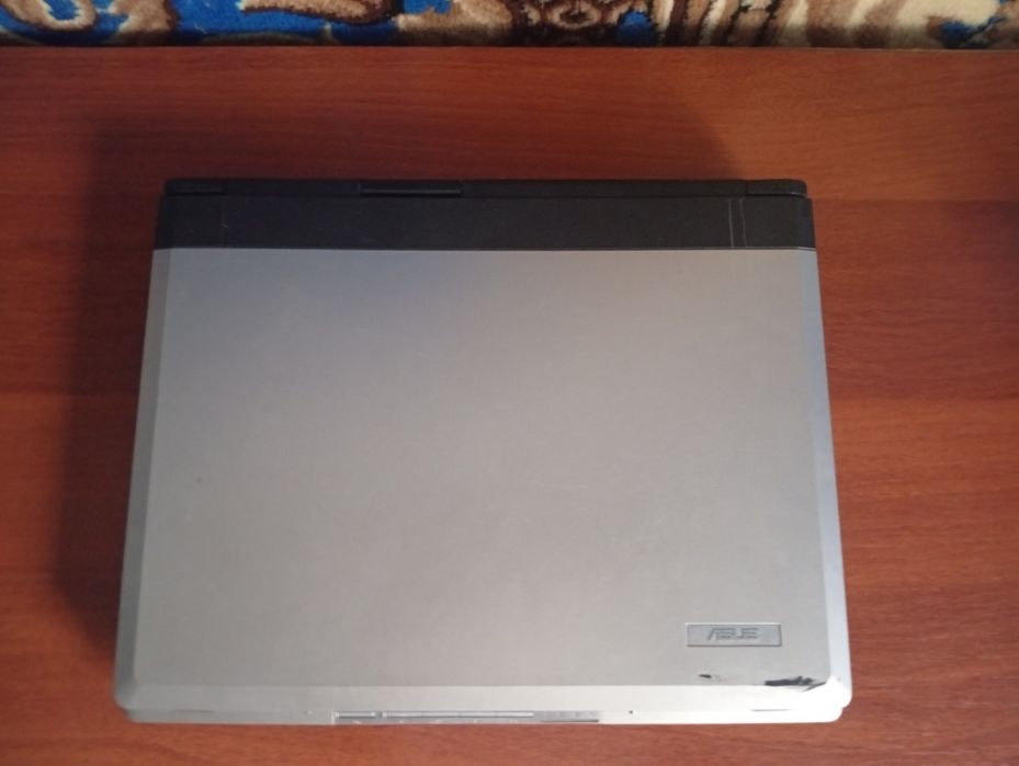 Ноутбук  Asus Windows 10 Продам ноутбук  неробочий на запчасті