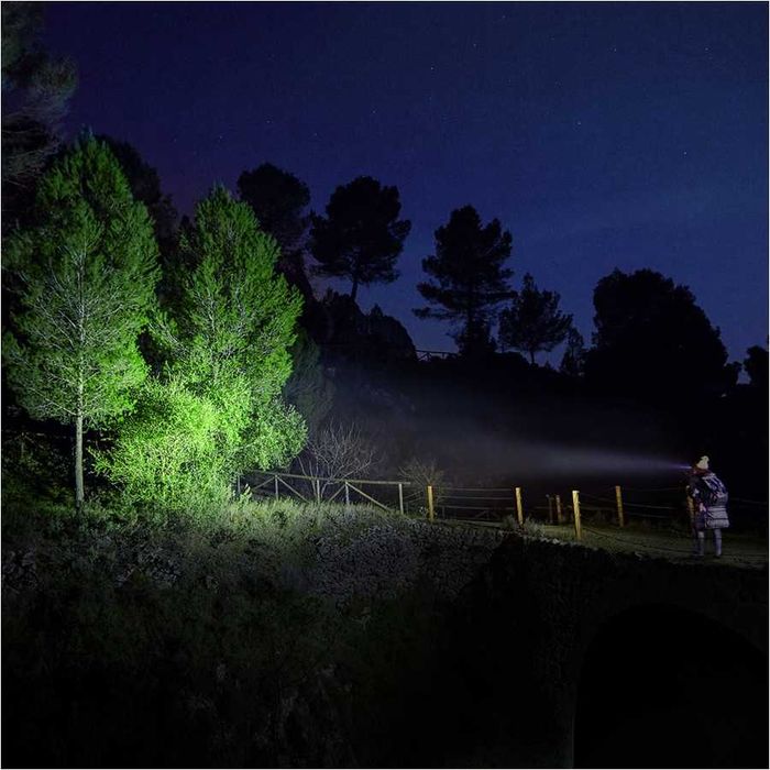 Fenix HM23 V2.0 Latarka czołowa LED 300lm ZASIĘG 88 metry!