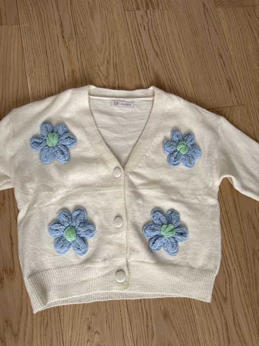 Ніжний кардиган із вʼязаними квітами, теплий. Розмір S-M