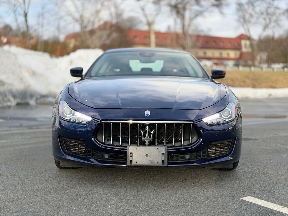 Maserati Ghibli      2021