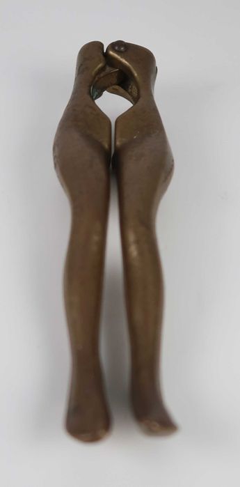 Quebra Nozes Pernas de Mulher antigo