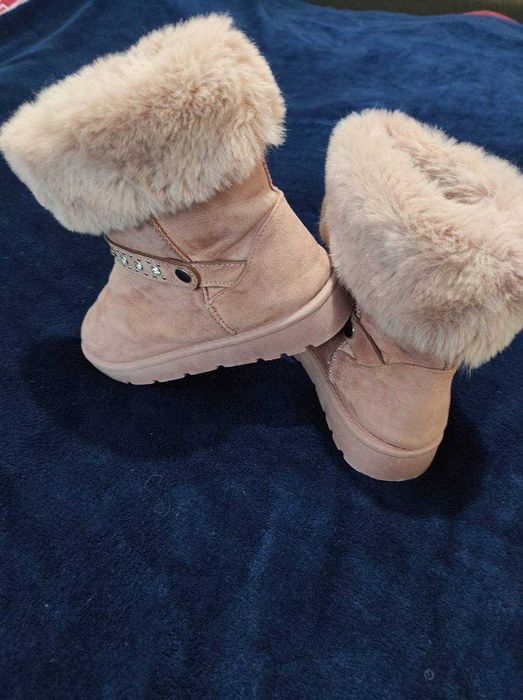 Зимние женские угги