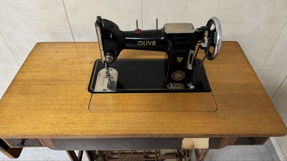 Maquina de costurar OLIVA