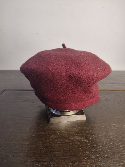 Stary bordowy beret z antenką ²⁰⁹
