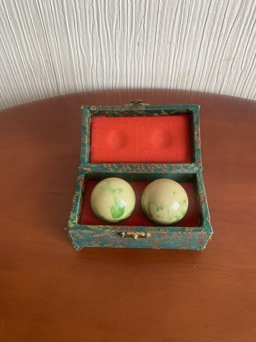 Шкатулки: керамическая, музыкальная, копилка, значки, саше.