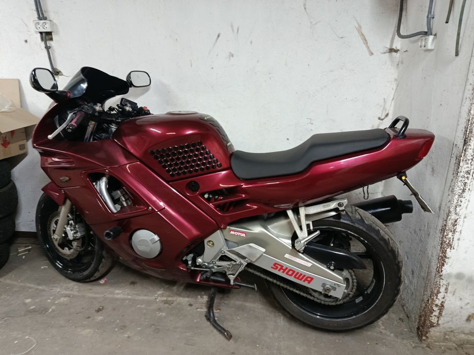 Honda cbr.    F2