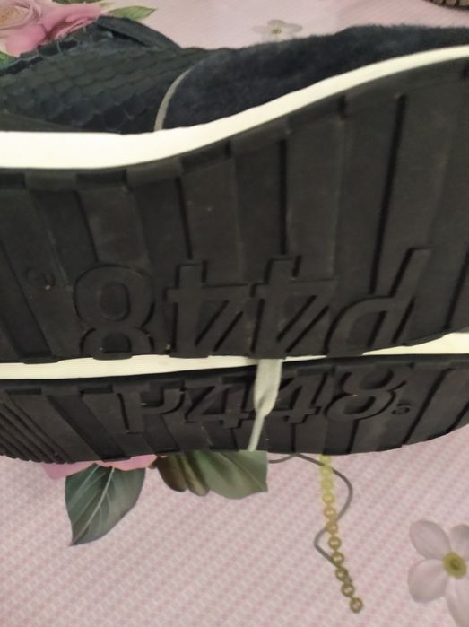 Кросівки жіночі нові