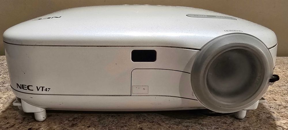 Projektor LCD NEC VT 47