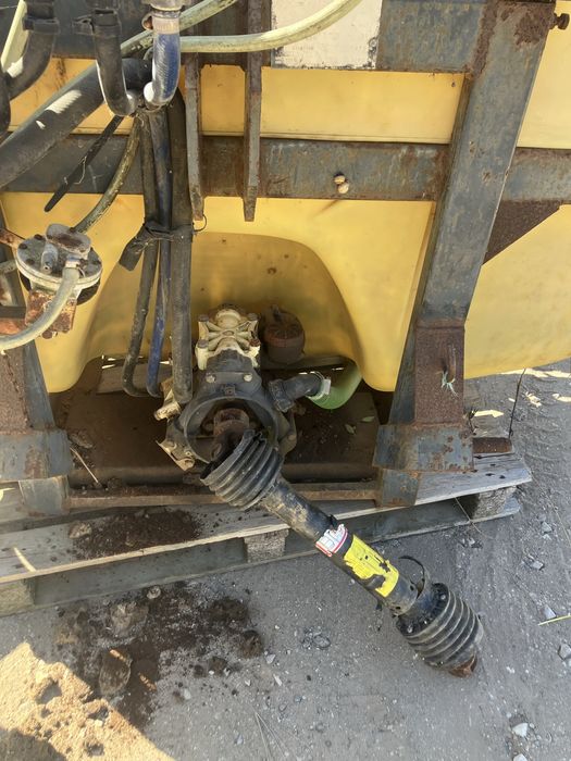 Pulverizador de 800L com barras de 14m