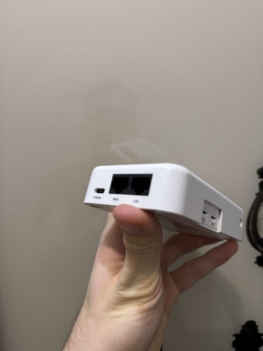 4G LTE Wi-Fi роутер GL.iNet GL-XE300C4 з акумулятором