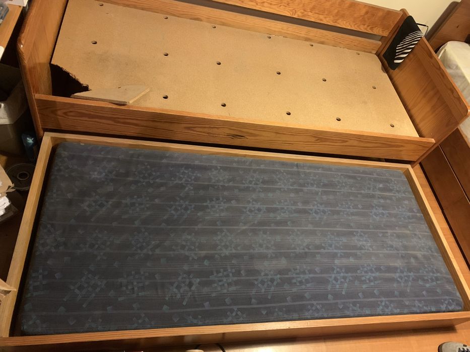 Cama dupla com cama de gaveta