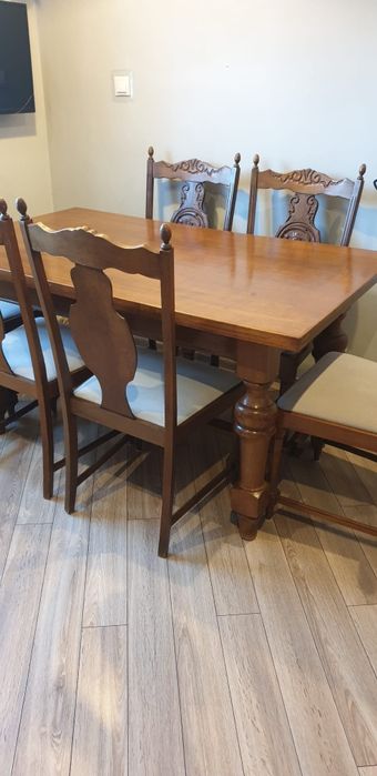 Stół drewniany dębowy, 6 krzeseł. Rozkładany