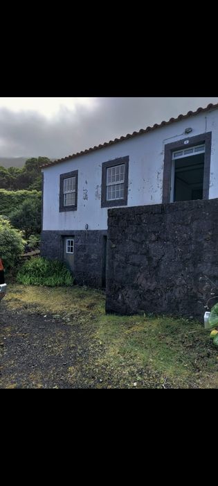 Terreno com 2 casas ilha do Pico