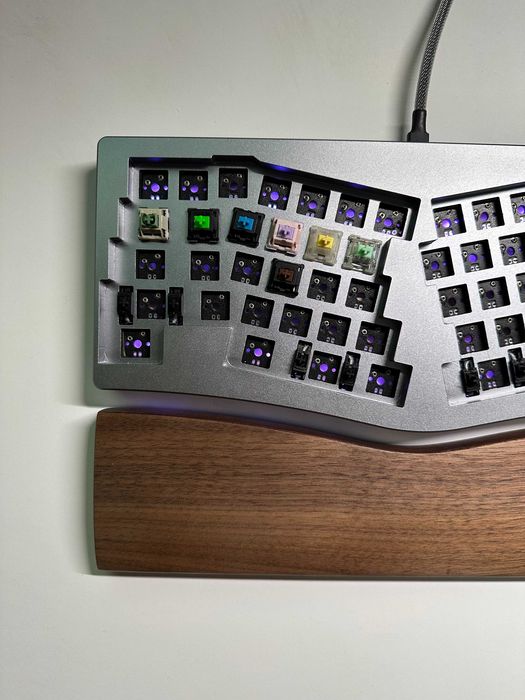 Teclado Mecânico YMDK Wings Alumínio Mill-Max HotSwap Custom Barebone