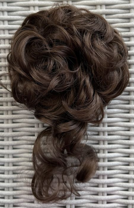 Premium Ultra naturalny brąz, włosy doczepiane, kok z lokiem 82.