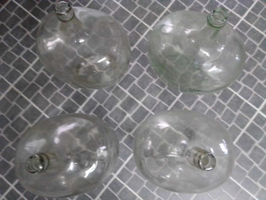 Garrafões antigos de 20 litros