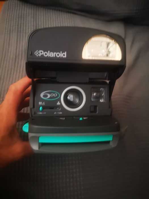 Polaroid 600 máquina fotografica
