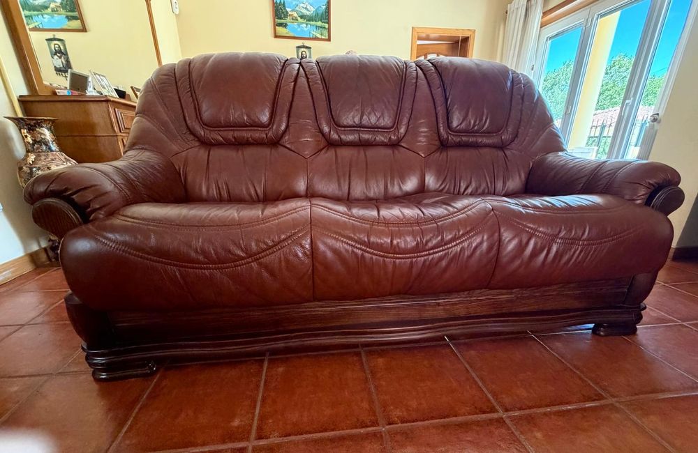 Conjunto de sofá e poltronas