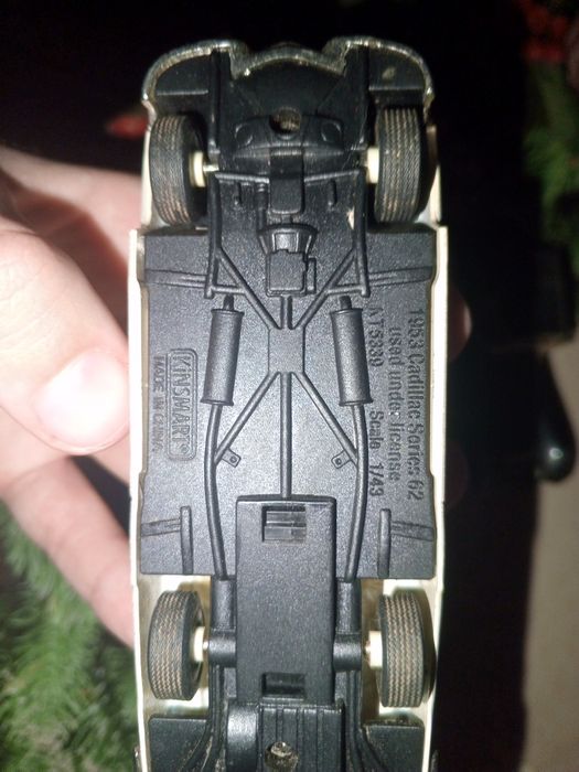 Модельки автомобілів з журналів 2 штуки Jaguar і інш.