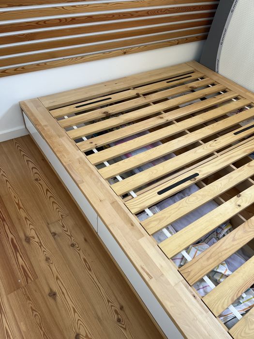 Vendo cama de casal IKEA com 4 gavetas mais estrado sem colchão!