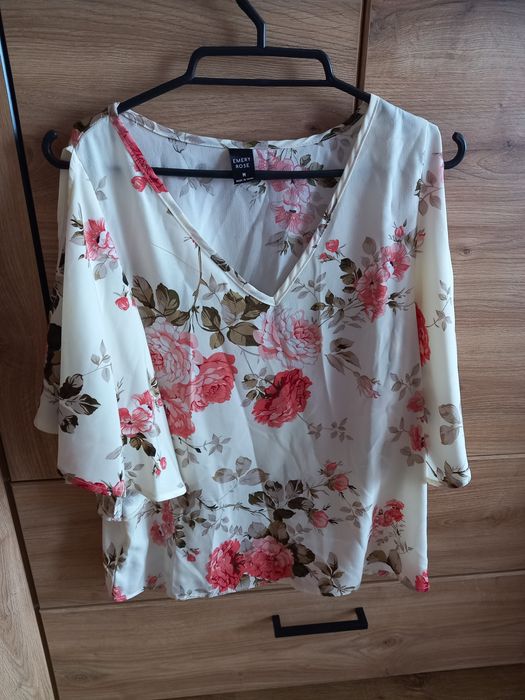 Elegancka bluzka w kwiaty