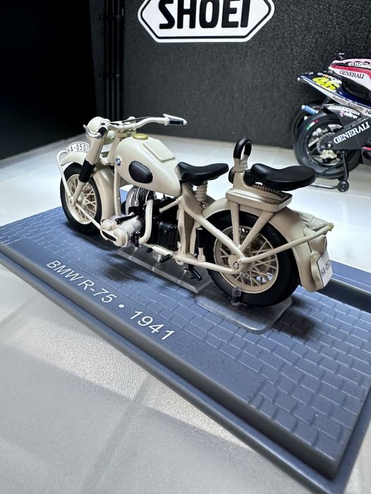 Miniatura BMW R75 de 1941 Escala 1/24 made by IXO