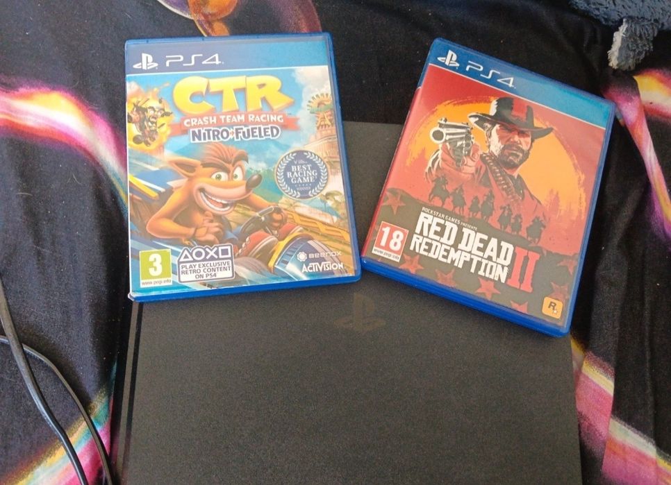 PlayStation 4 i dwie gry