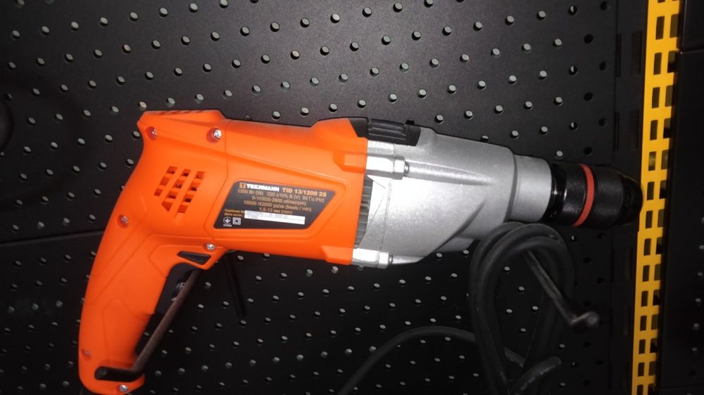 Дрель с ударным миханизмом