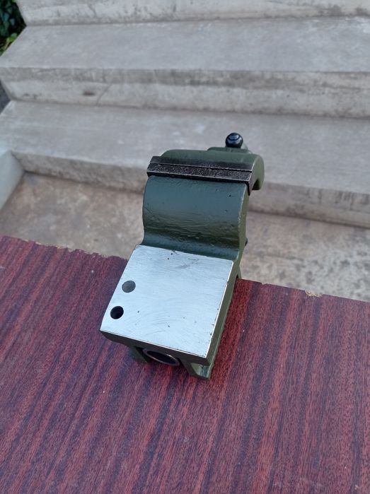 Тиски слюсарні 80мм нові