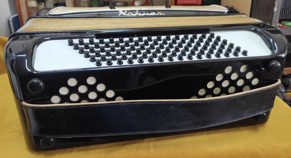 Acordeon Hohner Lucia III P, 3ª voz oitavado, afinaçao seca.