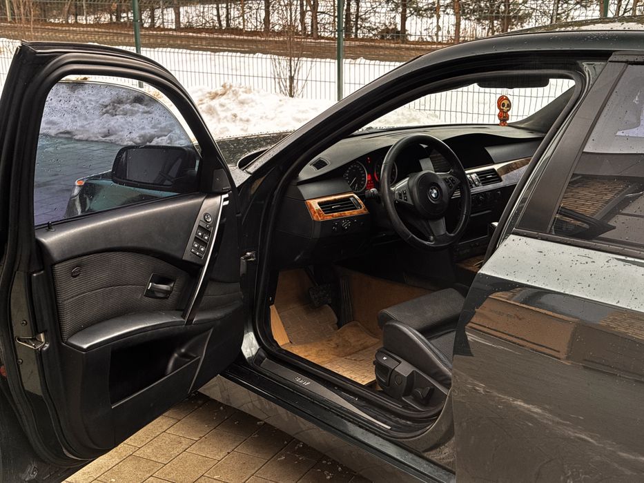 BMW 5 Series E60 Автомат, гарний стан, гарна техніка.