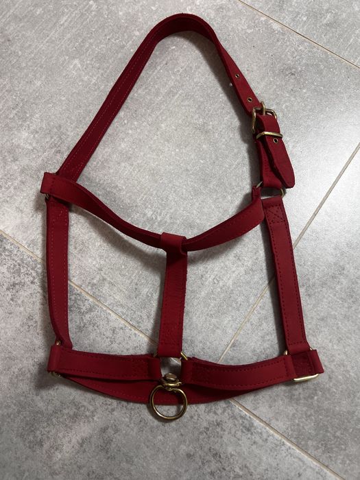 Уздечка шкіряна червона. Виробник Румунія!
