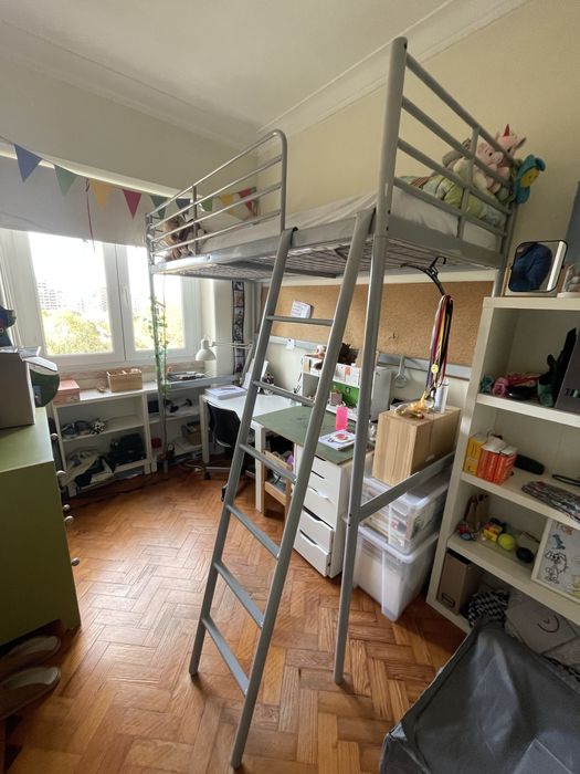 Estrutura de cama alta, beliche, em ferro cinza Ikea