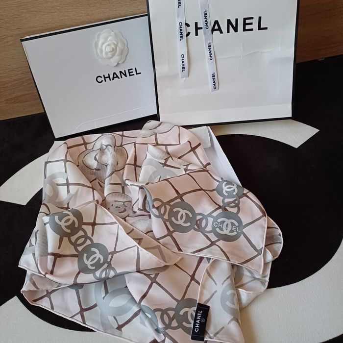 Chanel jedwabna chusta