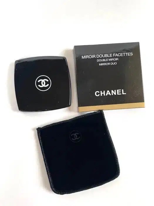 Lusterko Chanel czarne