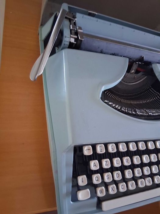 Máquina de escrever portátil antiga por apenas 20 euros