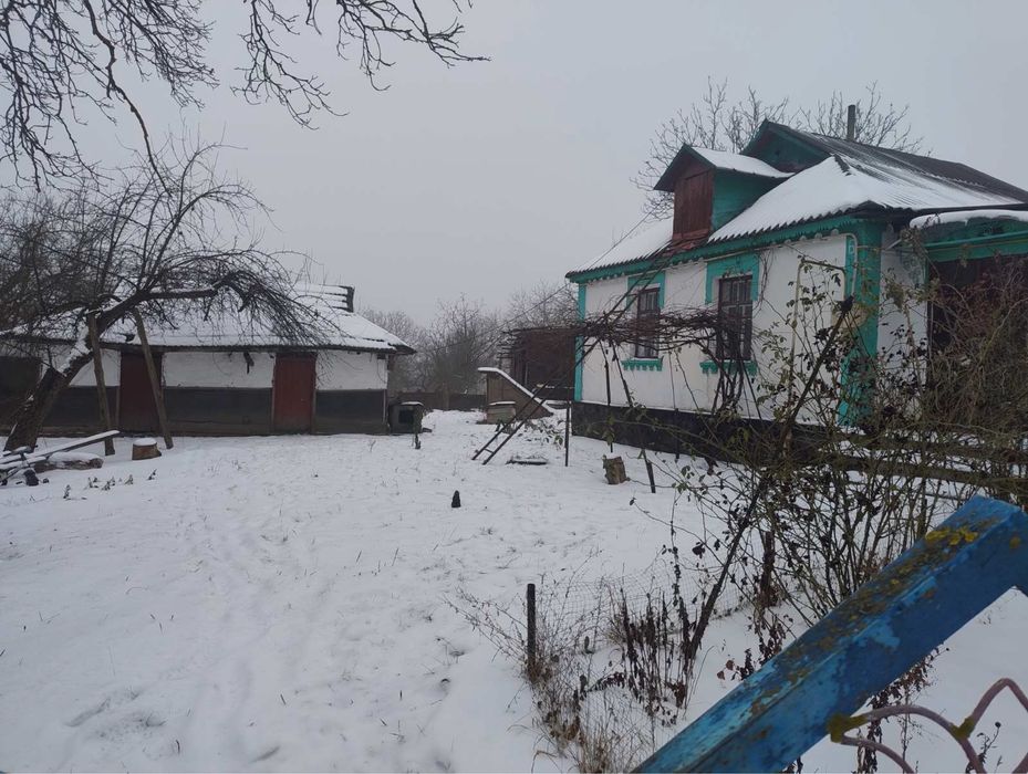 Продам будинок та земельну ділянку 10 соток під будівництво село Тютьк