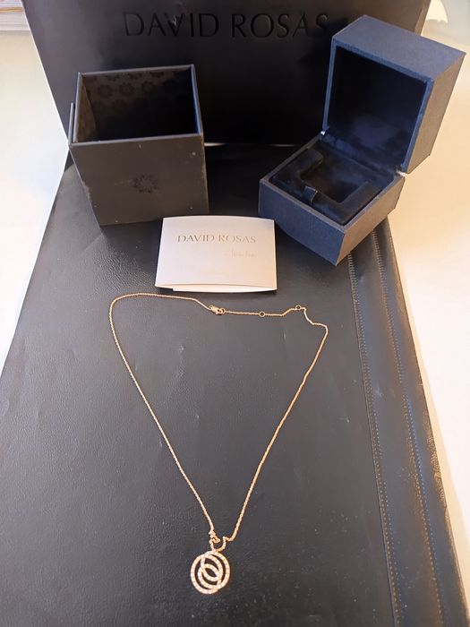 Fio em ouro 19k com 52 pedras diamante