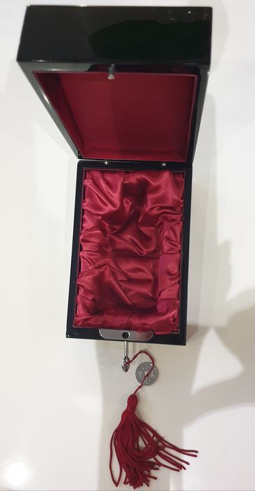 Продам шкатулку от духов Killian.